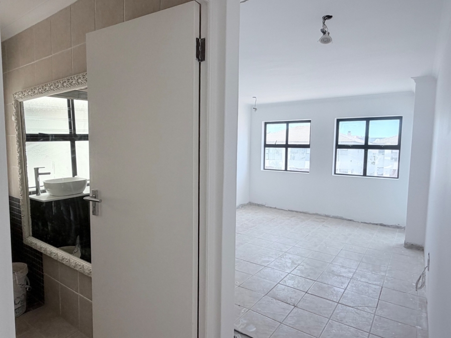 3 Bedroom Property for Sale in Bloubergstrand Western Cape